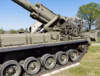 Lính Nga phải bồi thường 380.000 USD do để pháo tự hành rơi