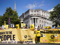 [Ảnh] Người biểu tình ủng hộ Hồng Kông và Trung Quốc đụng độ nhau ở nhiều nơi trên thế giới