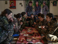 [Ảnh] Hậu trường cuộc sống thực của các đội nữ quân nhân, chiến binh nổi tiếng thế giới