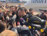 Những hình ảnh xúc động tại cuộc trao đổi tù nhân lịch sử giữa Ukraine và Nga