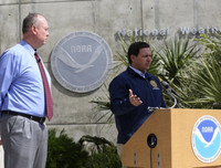 [Ảnh] Người Mỹ hối hả trong guồng quay chống đỡ siêu bão Dorian