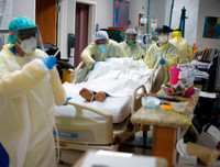 [Ảnh] Nỗi ám ảnh tại một bệnh viện, khi nước Mỹ có thêm 70.000 ca nhiễm Covid-19/ngày