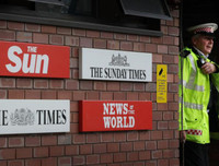 Nỗi khổ của thành viên Hoàng gia Anh khi bị xâm phạm đời tư