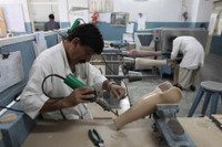 [ẢNH] Thảm kịch gia đình có 7 đứa trẻ cụt chân - phần nổi của 