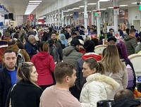 [Ảnh] Ngày cuối tuần đầy hoảng loạn vì Covid-19 ở nước Anh