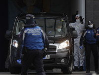 Trưng dụng sân băng làm nhà xác, Tây Ban Nha kêu gọi NATO hỗ trợ chống dịch Covid-19