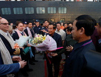 Tàu du lịch 2.200 người được Campuchia chào đón, thoát khỏi 