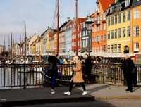 Người dân nước nào được nhận tiền hỗ trợ 