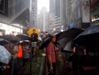 [Ảnh] Người biểu tình ủng hộ Hồng Kông và Trung Quốc đụng độ nhau ở nhiều nơi trên thế giới