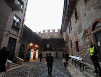 [Ảnh] Ngày đầu tiên của 16 triệu dân Italia bị cách ly vì dịch Covid-19