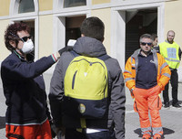 [Ảnh] Ngày đầu tiên của 16 triệu dân Italia bị cách ly vì dịch Covid-19