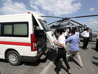 Tàu du lịch 2.200 người được Campuchia chào đón, thoát khỏi 