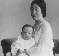 Những bức ảnh hiếm hoi về cuộc đời Nhật hoàng Akihito