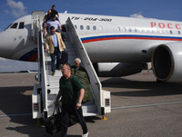 Những hình ảnh xúc động tại cuộc trao đổi tù nhân lịch sử giữa Ukraine và Nga