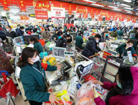 Cảnh người dân Vũ Hán đi chợ, mua sắm thời đại dịch