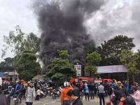 Hình ảnh vụ cháy quán Karaoke Lakeside ở Linh Đàm