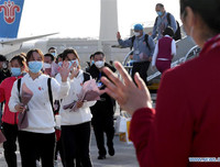 [Ảnh] Hoàn thành sứ mệnh lịch sử, đội ngũ bác sĩ chi viện bùi ngùi rời Vũ Hán