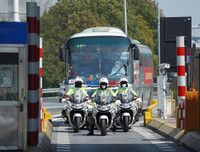 [Ảnh] Hoàn thành sứ mệnh lịch sử, đội ngũ bác sĩ chi viện bùi ngùi rời Vũ Hán