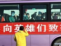 [Ảnh] Hoàn thành sứ mệnh lịch sử, đội ngũ bác sĩ chi viện bùi ngùi rời Vũ Hán