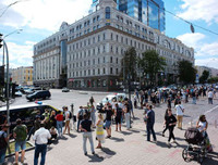 [Ảnh] Cảnh sát Ukraine bắt giữ kẻ bắt cóc con tin trong ngân hàng