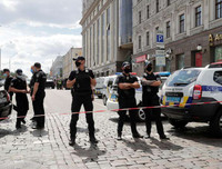 [Ảnh] Cảnh sát Ukraine bắt giữ kẻ bắt cóc con tin trong ngân hàng