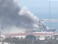 [Ảnh] Hé lộ nguyên nhân tàu tấn công đổ bộ của Hải quân Mỹ cháy dữ dội ở cảng San Diego