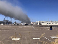 [Ảnh] Hé lộ nguyên nhân tàu tấn công đổ bộ của Hải quân Mỹ cháy dữ dội ở cảng San Diego