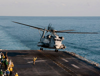 [Ảnh] Hé lộ nguyên nhân tàu tấn công đổ bộ của Hải quân Mỹ cháy dữ dội ở cảng San Diego