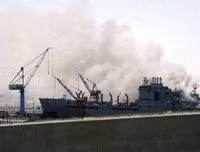 [Ảnh] Hé lộ nguyên nhân tàu tấn công đổ bộ của Hải quân Mỹ cháy dữ dội ở cảng San Diego