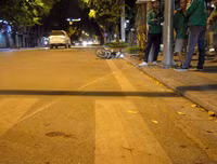 Hà Nội: Xe cứu thương gây tai nạn cho cô gái trẻ rồi bỏ chạy