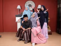 Dư luận Indonesia phẫn nộ vì màn thể hiện táo bạo của ông nghị cùng 3 bà vợ