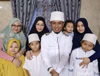 Dư luận Indonesia phẫn nộ vì màn thể hiện táo bạo của ông nghị cùng 3 bà vợ