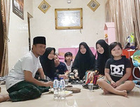 Dư luận Indonesia phẫn nộ vì màn thể hiện táo bạo của ông nghị cùng 3 bà vợ