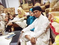 Dư luận Indonesia phẫn nộ vì màn thể hiện táo bạo của ông nghị cùng 3 bà vợ