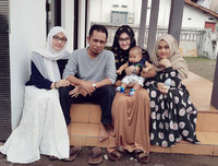 Dư luận Indonesia phẫn nộ vì màn thể hiện táo bạo của ông nghị cùng 3 bà vợ