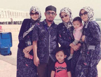 Dư luận Indonesia phẫn nộ vì màn thể hiện táo bạo của ông nghị cùng 3 bà vợ