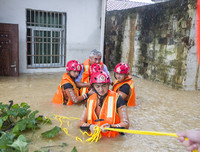 [Ảnh] Chưa hết đợt dịch Covid-19 thứ hai, Trung Quốc lại ứng phó với lũ lụt lịch sử