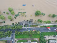 [Ảnh] Chưa hết đợt dịch Covid-19 thứ hai, Trung Quốc lại ứng phó với lũ lụt lịch sử