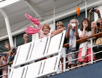 Tàu du lịch 2.200 người được Campuchia chào đón, thoát khỏi 