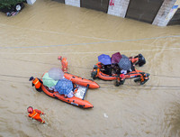 [Ảnh] Chưa hết đợt dịch Covid-19 thứ hai, Trung Quốc lại ứng phó với lũ lụt lịch sử