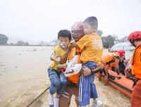 [Ảnh] Chưa hết đợt dịch Covid-19 thứ hai, Trung Quốc lại ứng phó với lũ lụt lịch sử