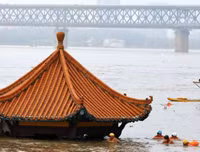 [Ảnh] Chưa hết đợt dịch Covid-19 thứ hai, Trung Quốc lại ứng phó với lũ lụt lịch sử