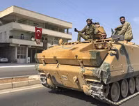 [Ảnh] Không còn gì sau khi Mỹ đặt bom tự phá hủy căn cứ ở Bắc Syria