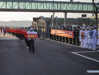 [Ảnh] Hoàn thành sứ mệnh lịch sử, đội ngũ bác sĩ chi viện bùi ngùi rời Vũ Hán