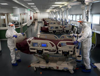 Pháp và Italia sơ tán bệnh nhân Covid-19 nhờ Đức điều trị