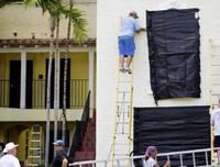 [Ảnh] Người Mỹ hối hả trong guồng quay chống đỡ siêu bão Dorian