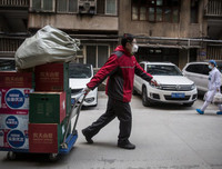 Cảnh người dân Vũ Hán đi chợ, mua sắm thời đại dịch