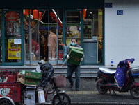 Cảnh người dân Vũ Hán đi chợ, mua sắm thời đại dịch