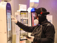 Cảnh người dân Vũ Hán đi chợ, mua sắm thời đại dịch