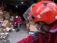 Cảnh người dân Vũ Hán đi chợ, mua sắm thời đại dịch